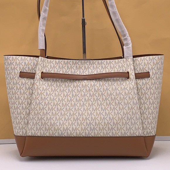 MICHAEL KORS Reed Large Logo Belted Shoulder Tote Bag  Vanila NWT - Picture 4 of 14